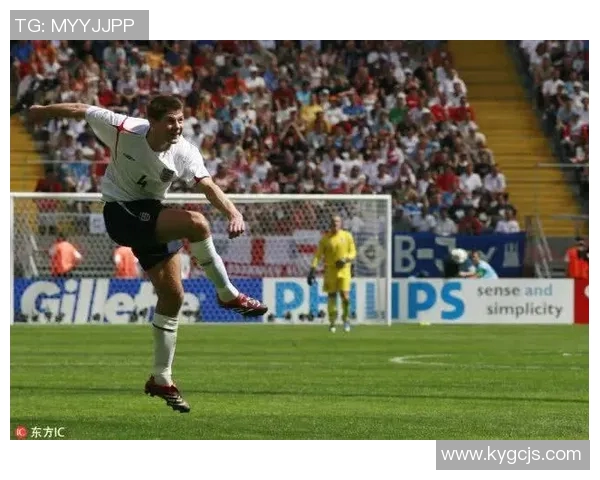 半秃顶的足球明星如何在绿茵场上展现风采与魅力的故事